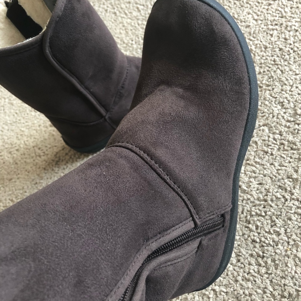 Boots - Picture 4 of 5